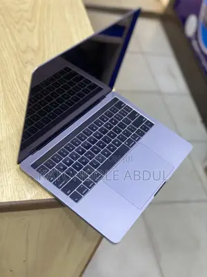 New Laptop Apple MacBook 16GB Intel Core I7 SSD 512GB
