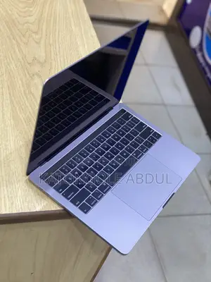New Laptop Apple MacBook 16GB Intel Core I7 SSD 512GB