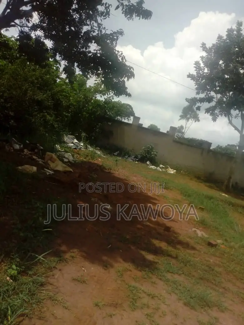 Plot 100ftx100ft (25decimals)
