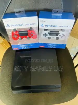 Playstation 4:- Ps4 With Games and 2 Controllers