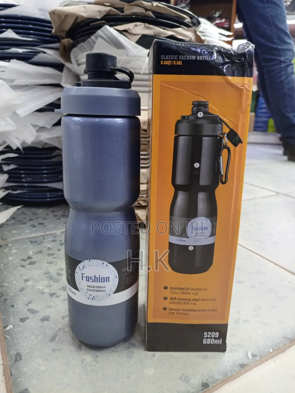 680ml Fashion Classic Vacuum Bottle