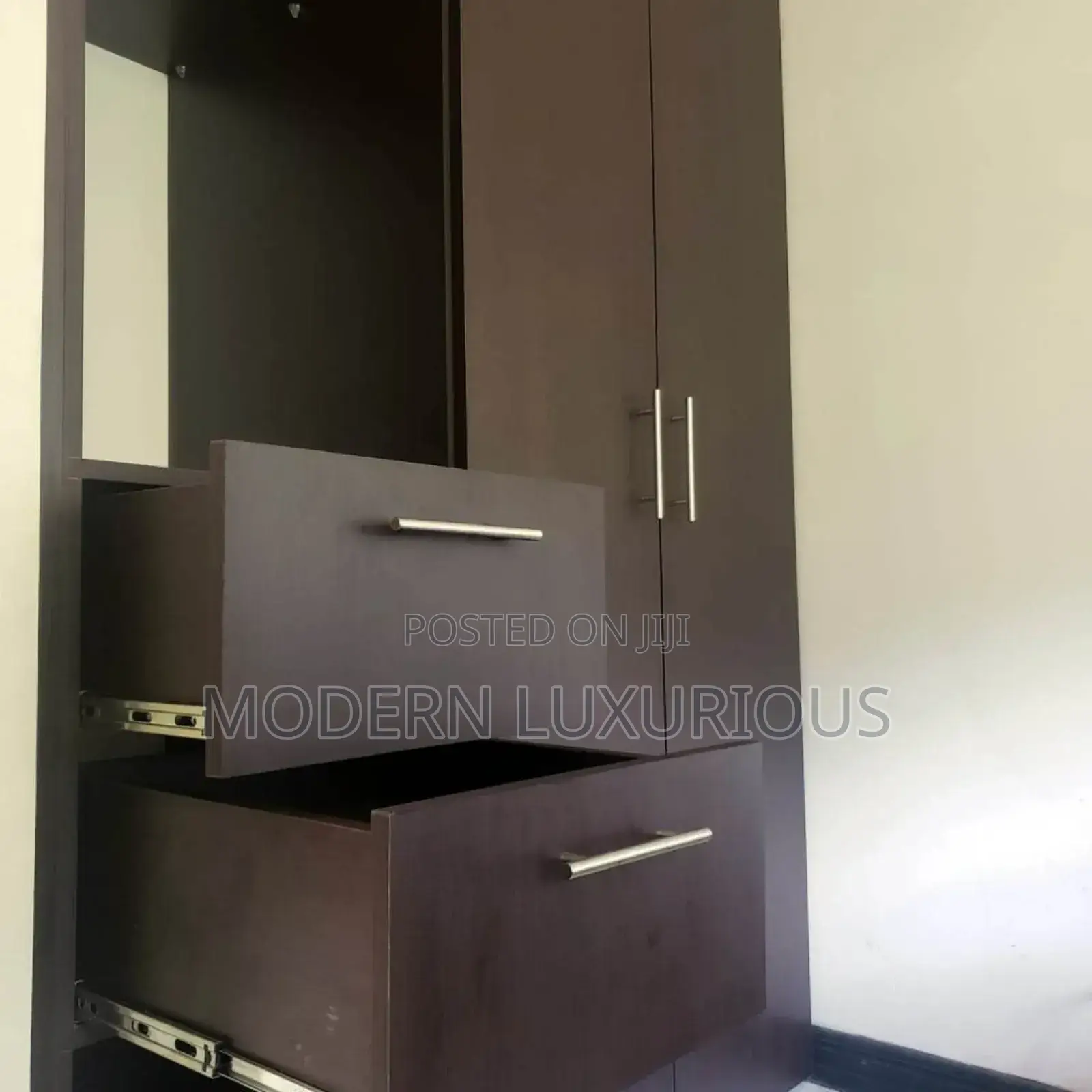 Wordropes /Wardrop Modern Quality and Wardrobe Still Available Call Me