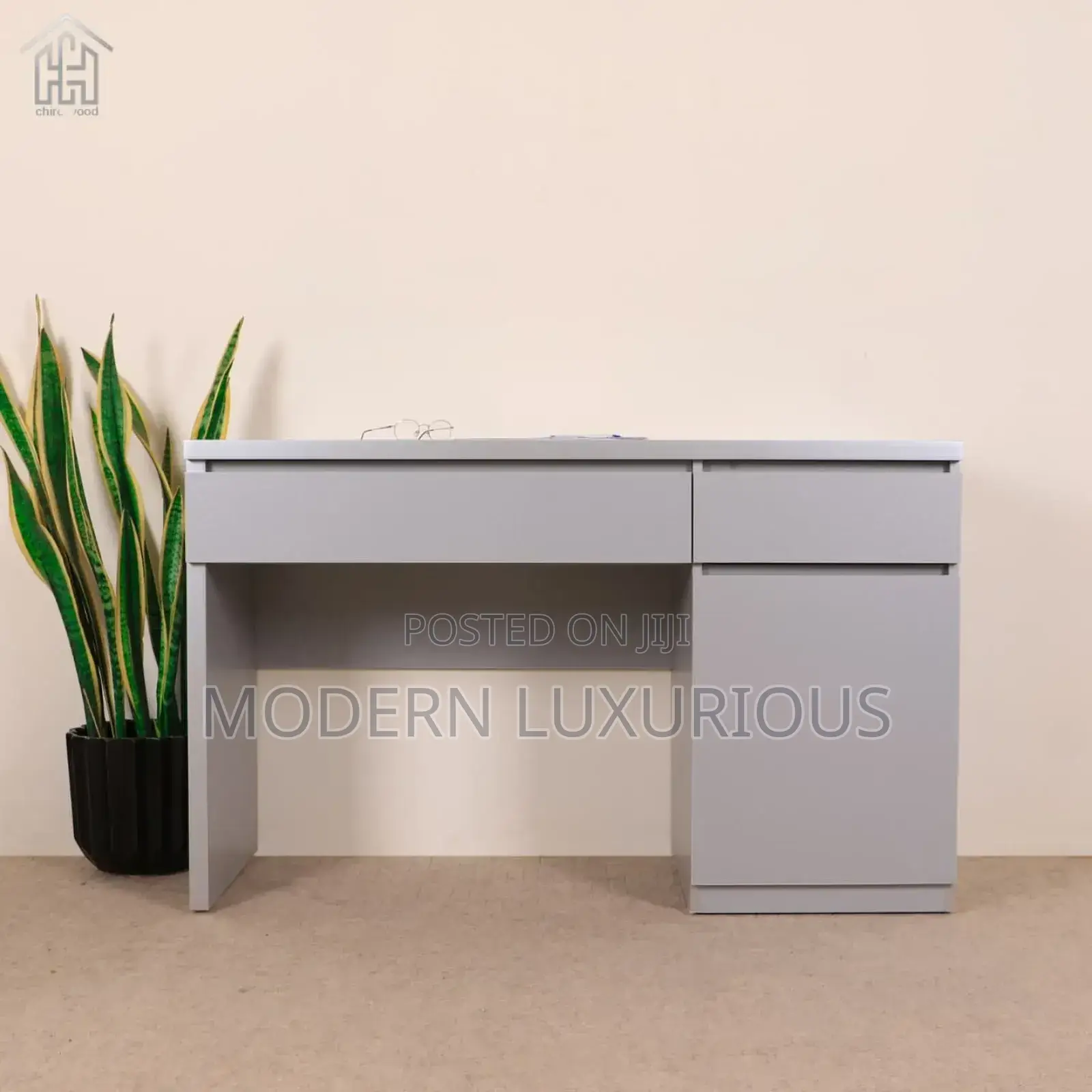 20 Inches Height./ Payments After /Delivery. Office Table/