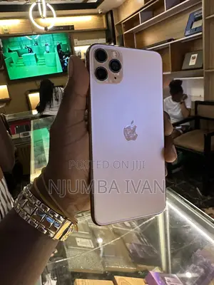 Photo - Apple iPhone 11 Pro Max 256 GB Gold