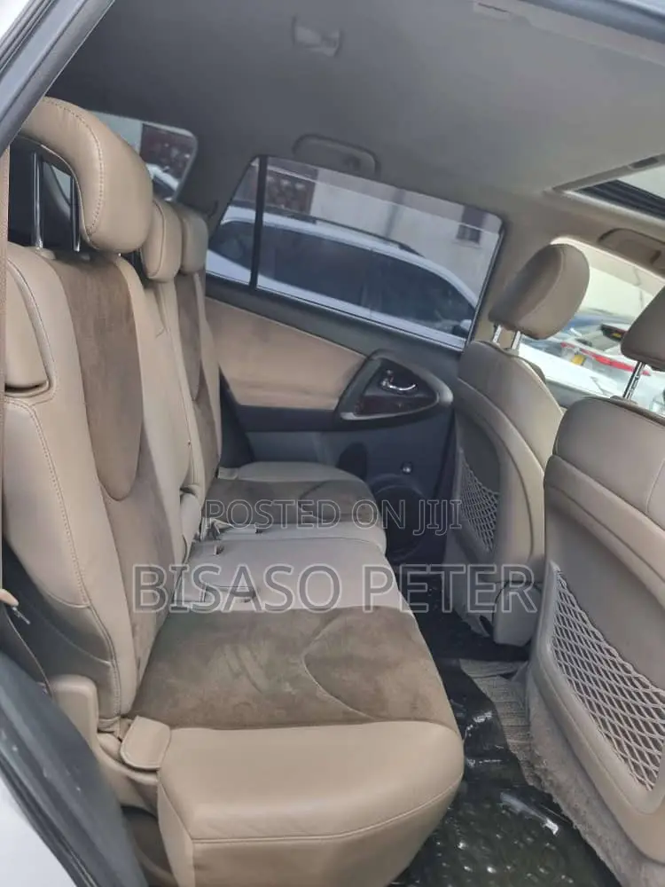 Toyota Vanguard 2008 White