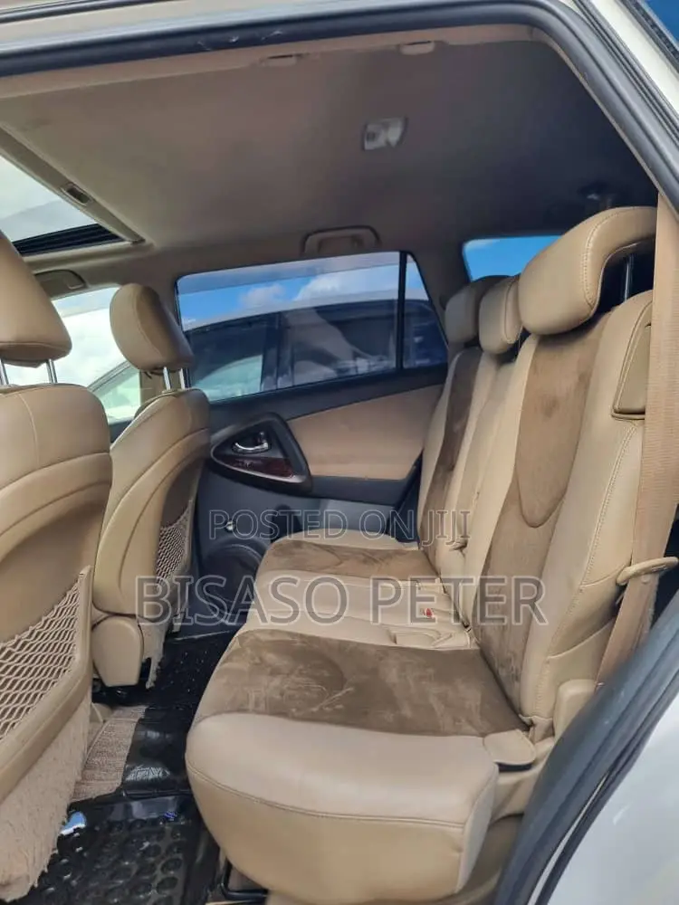 Toyota Vanguard 2008 White