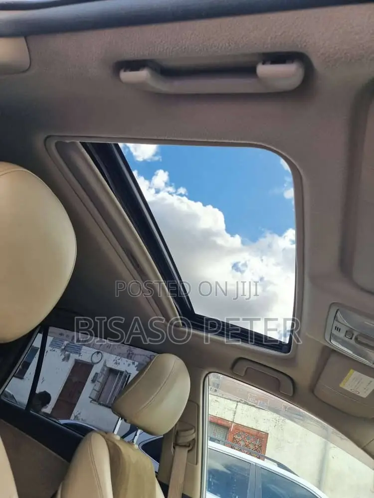 Toyota Vanguard 2008 White