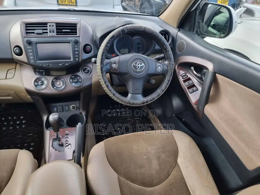 Toyota Vanguard 2008 White