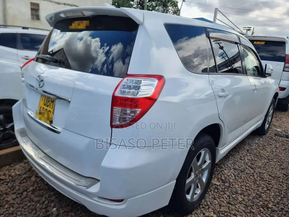 Toyota Vanguard 2008 White