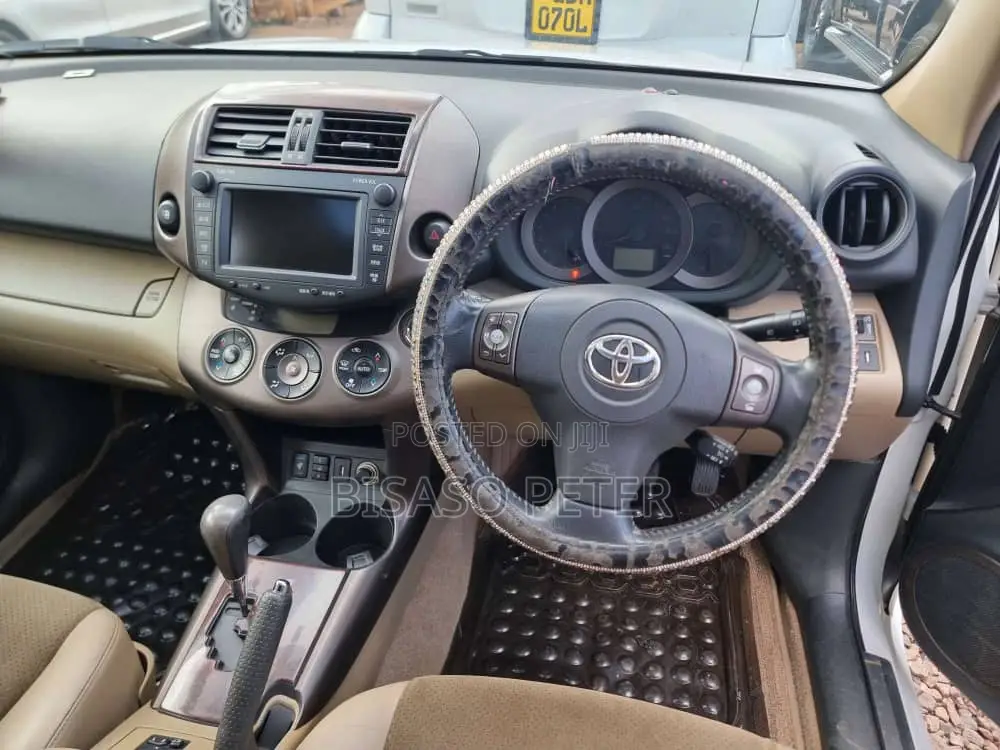 Toyota Vanguard 2008 White