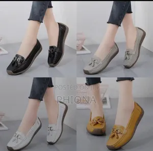Fashionable Ladies Casual Flat Shoes