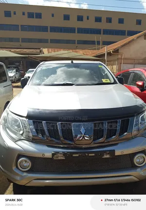Mitsubishi L200 2018 Silver