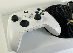 Xbox Series S (Eafc 25 + 6 Games)