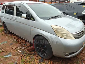 Photo - Toyota ISIS 2006 Silver