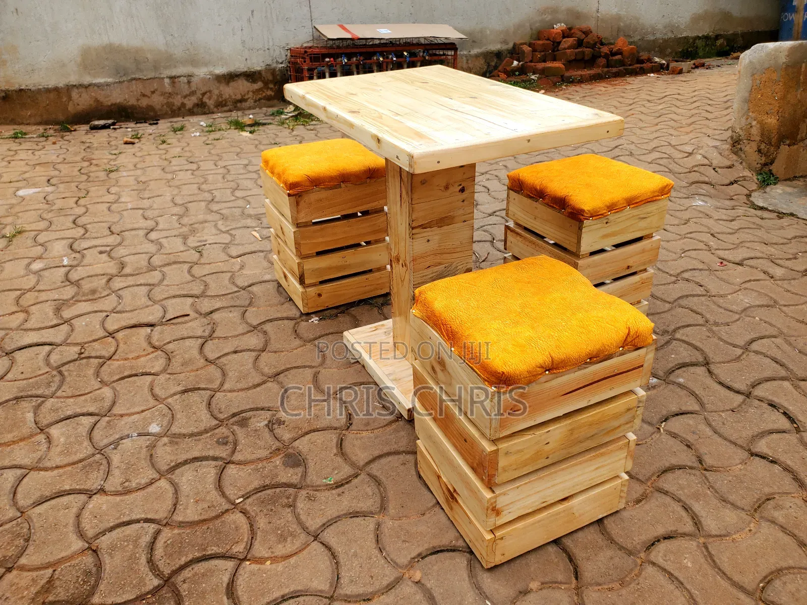 Pallet Restaurant Table and Stools