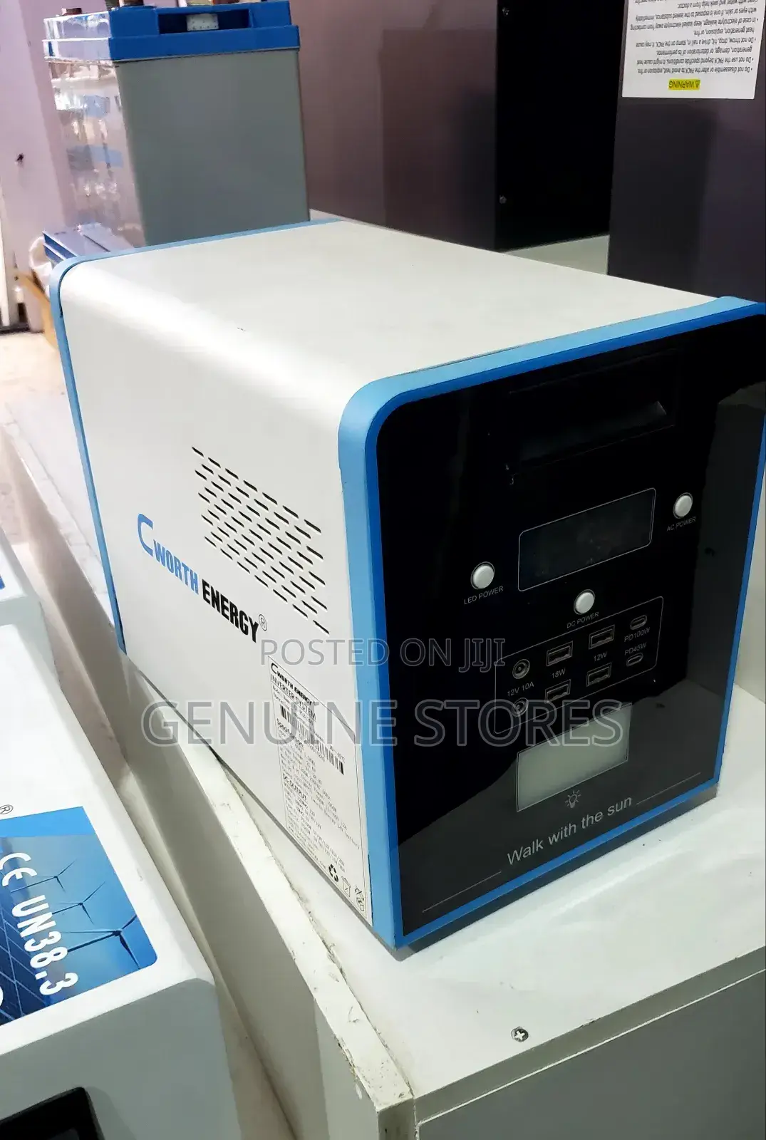 Rechargeable Solar Generator for 1500 Watts.