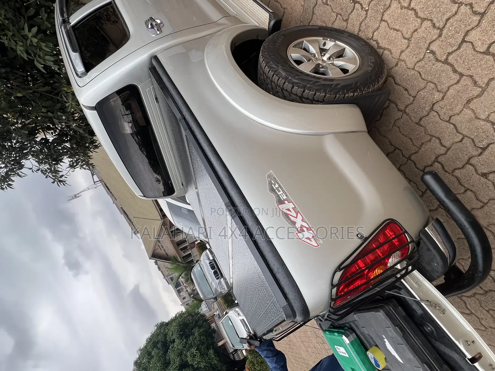 Aluminum Trifold Cover Toyota Hilux