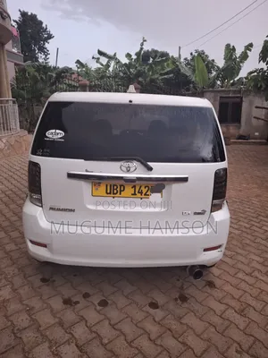 Toyota Corolla Rumion Hatchback 1.8 FWD 2015 White