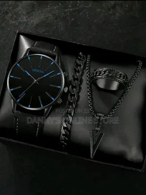Photo - 4pcs Men Fashion Set Round Dial Casual Faux Leather Quartz