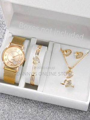 Plastic Mesh Strap Quartz Watch With Digital Heart Pattern Dial + Heart main image 1