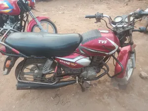 TVS HLX 125 2019 Red