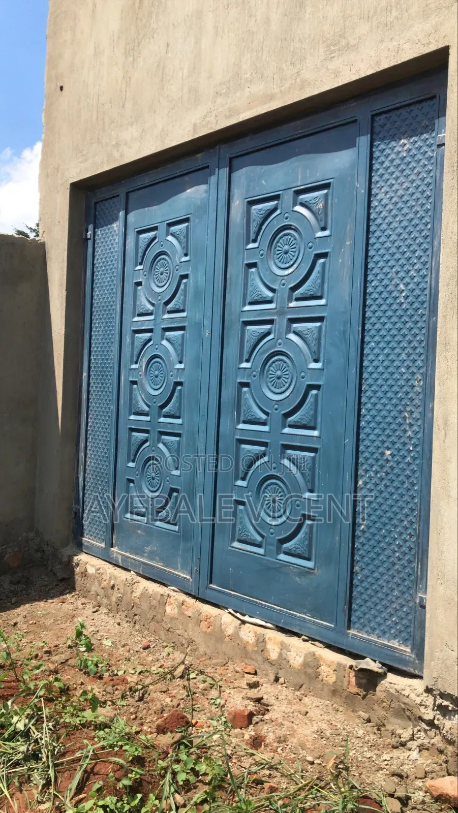 Garage Doors on the Main House