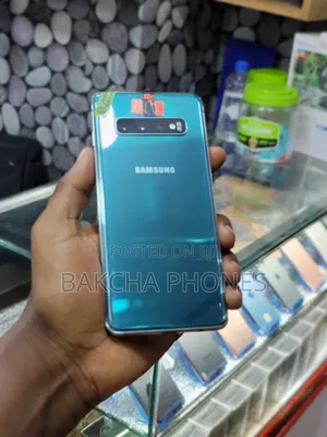 Photo - New Samsung Galaxy S10 128 GB Green