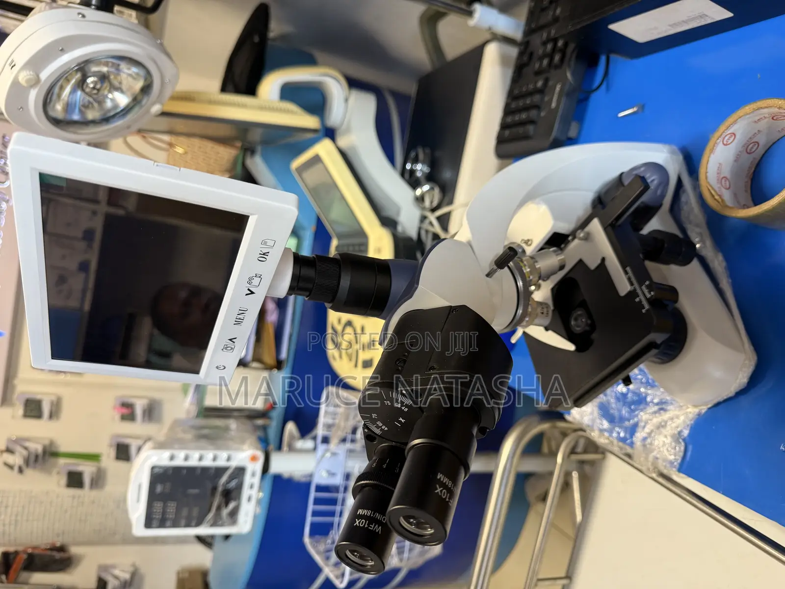 Sg 40 Biological Trinocular Microscope With a Screen