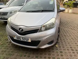 Photo - Toyota Vitz 1.0 FWD 3dr 2011 Silver