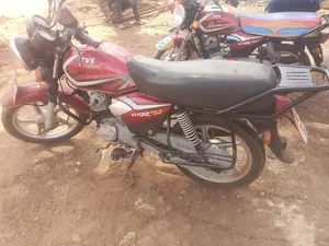 TVS HLX 125 2022 Red