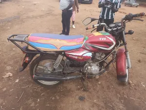 TVS HLX 125 2022 Red