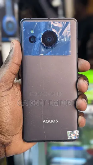 Photo - New Sharp Aquos sense7 plus 128 GB Purple