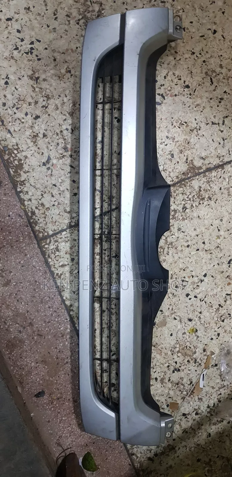 Toyota Hiace 2010 (Drone) Grill