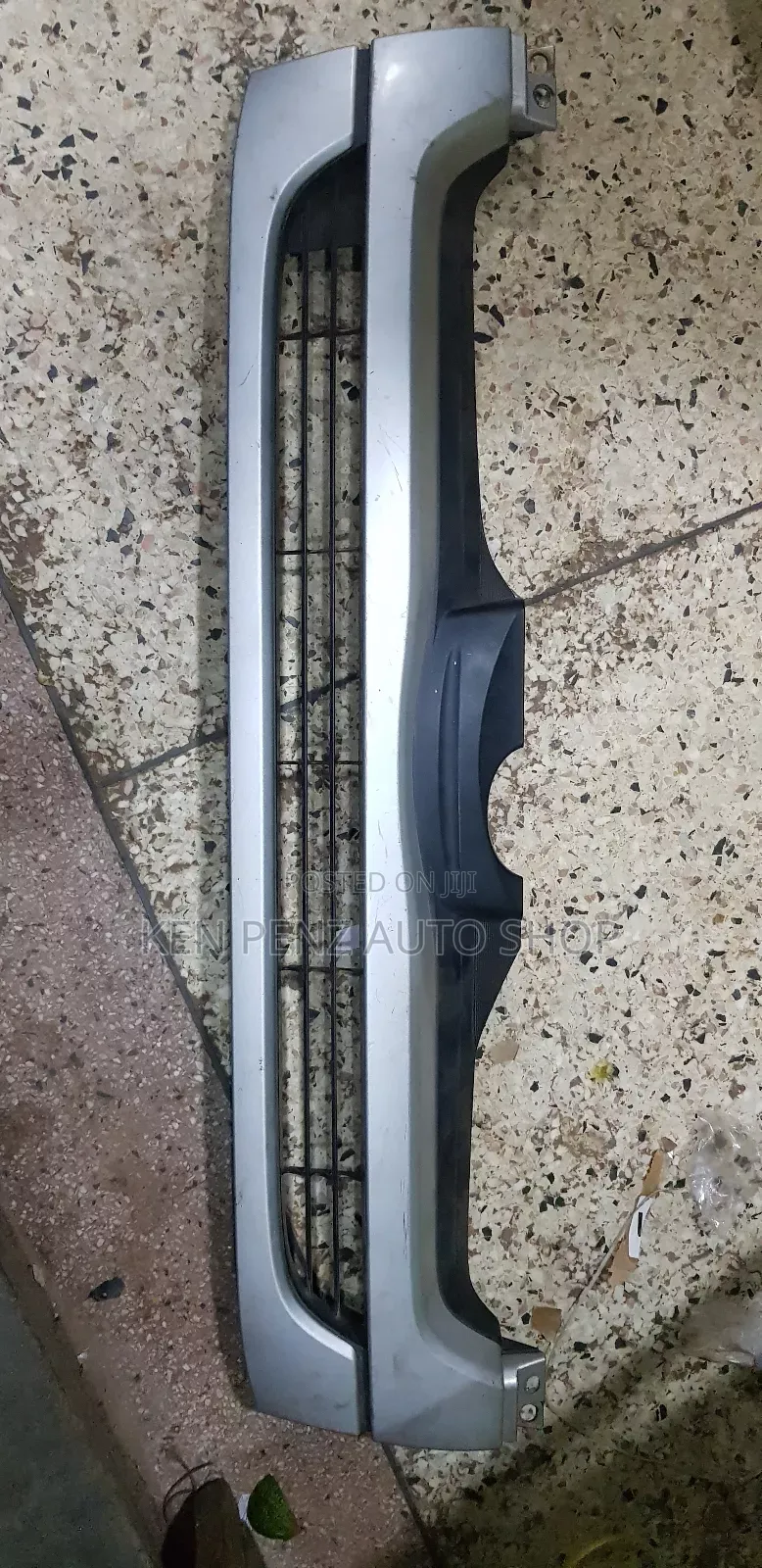 Toyota Hiace 2010 (Drone) Grill