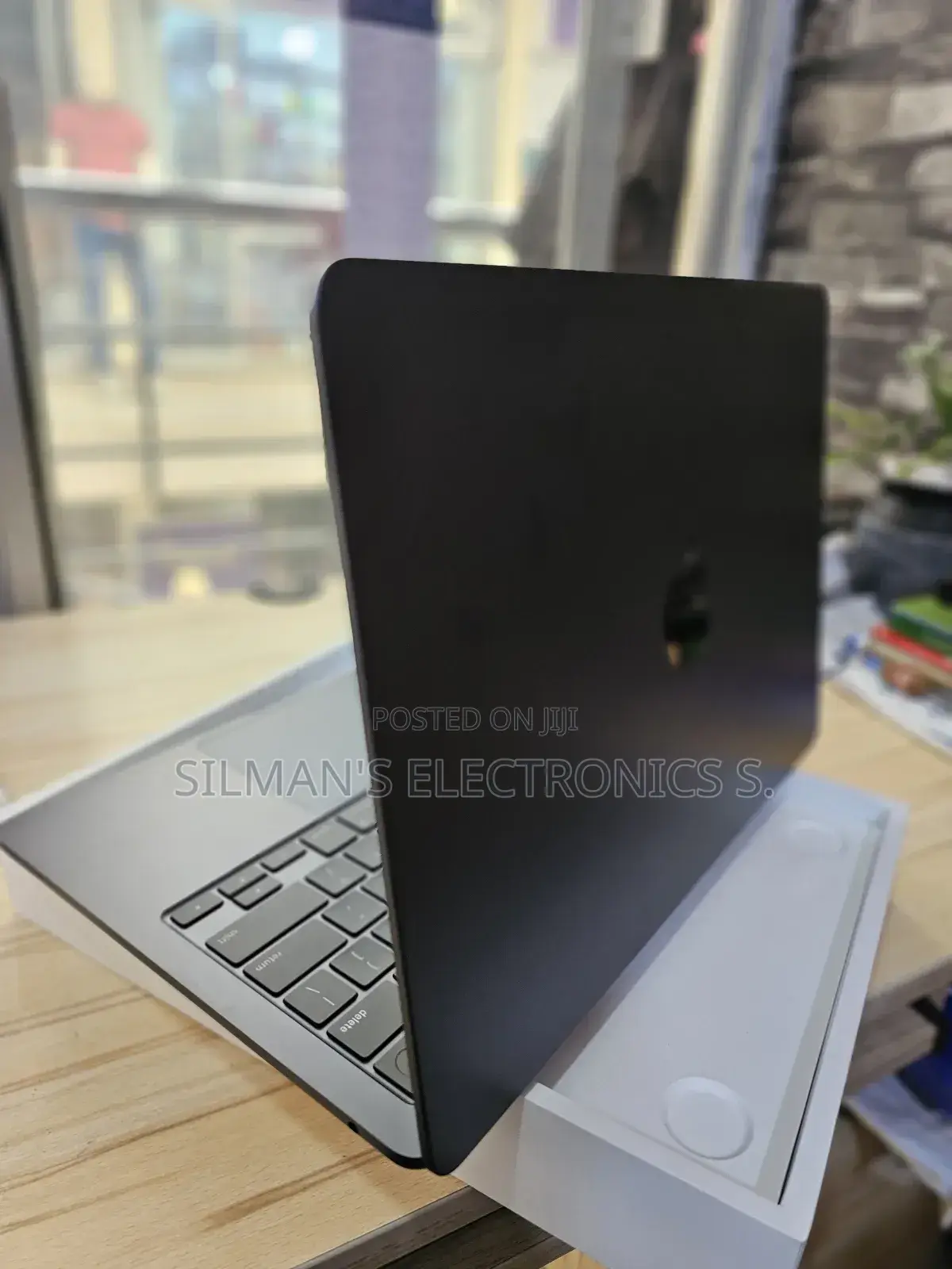 New Laptop Apple MacBook Air 2025 M4 13-Inch 16GB Apple M4 SSD 512GB