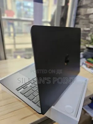 New Laptop Apple MacBook Air 2025 M4 13-Inch 16GB Apple M4 SSD 512GB