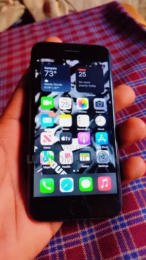 Photo - Apple iPhone 7 32 GB Black