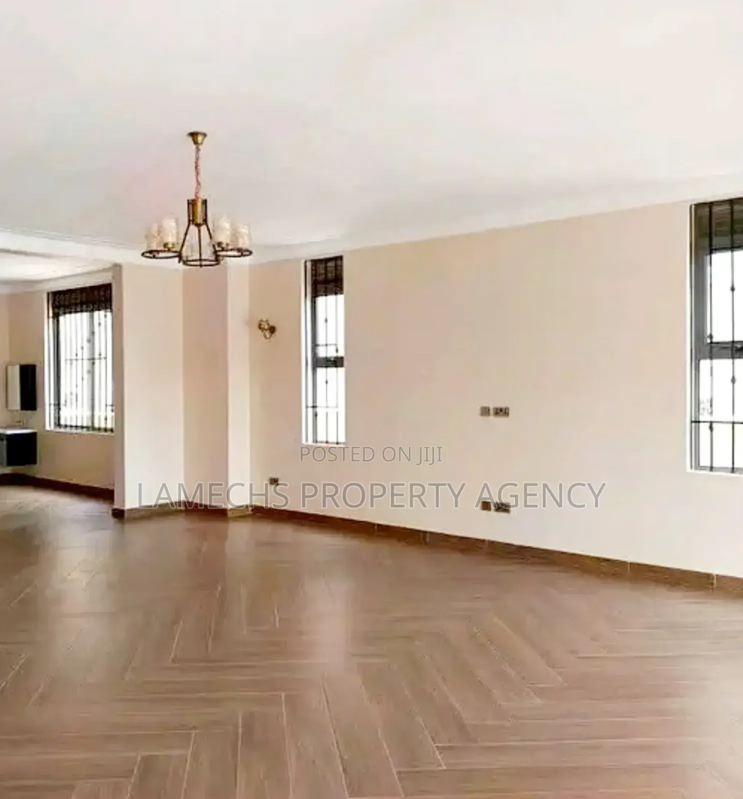 5bdrm Duplex in Lubowa Entebbe Road, Central Division for rent