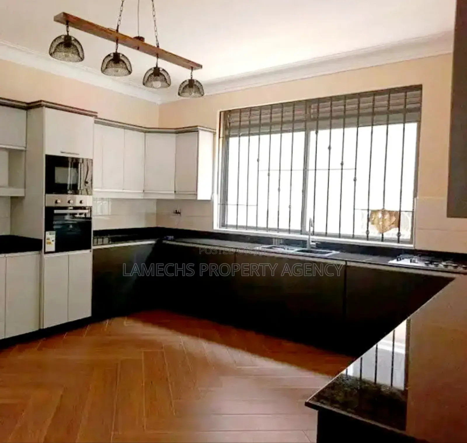 5bdrm Duplex in Lubowa Entebbe Road, Central Division for rent
