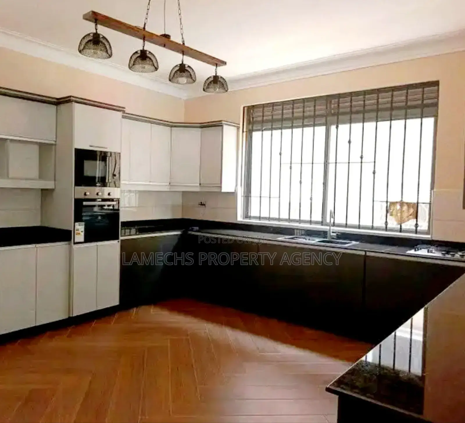 5bdrm Duplex in Lubowa Entebbe Road, Central Division for rent