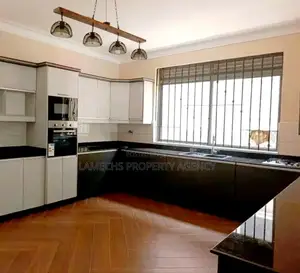 5bdrm Duplex in Lubowa Entebbe Road, Central Division for rent
