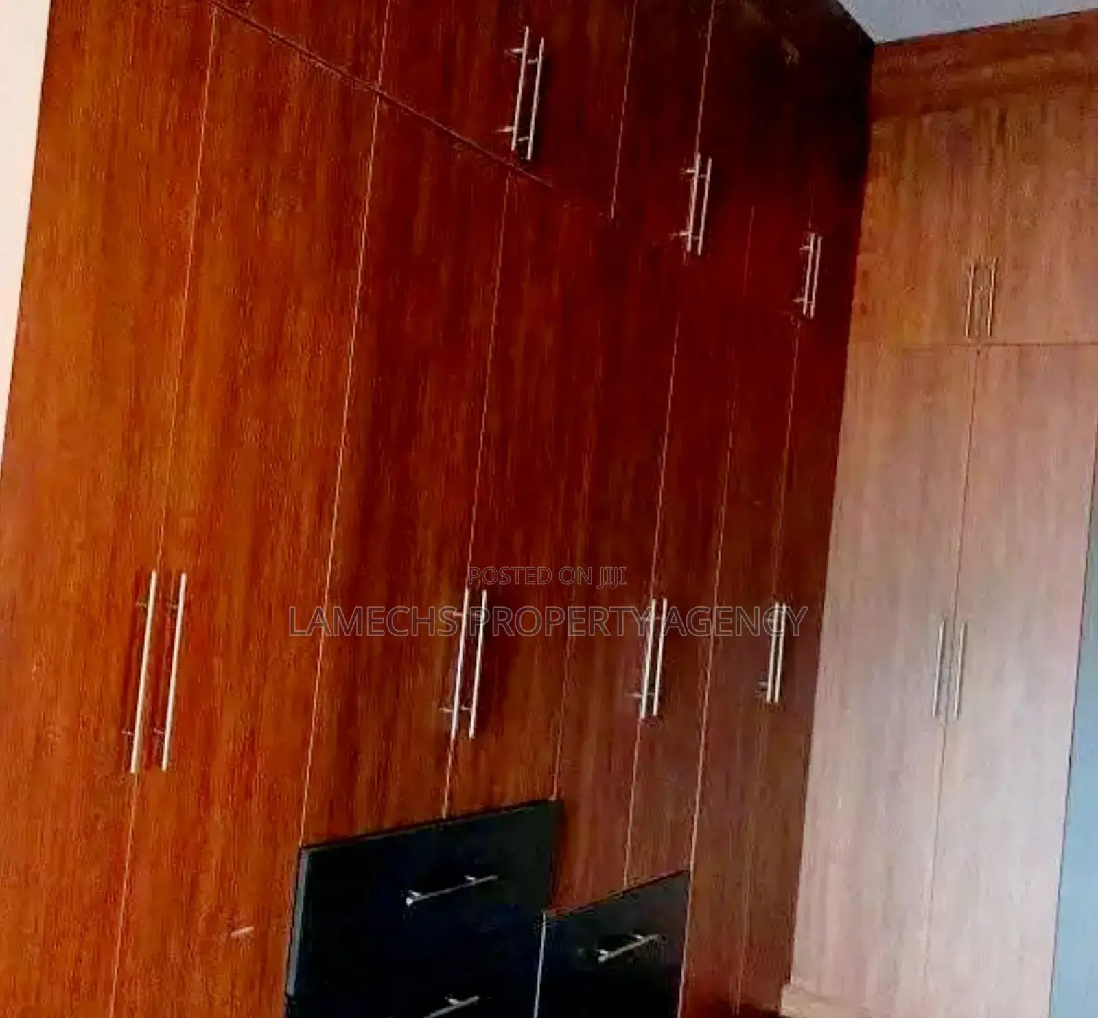 5bdrm Duplex in Lubowa Entebbe Road, Central Division for rent