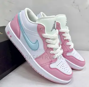 Photo - Nike Air Jordan 1 Low Se “Paw Print” WMNS Sneakers