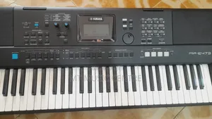 Yamaha PSR-E473