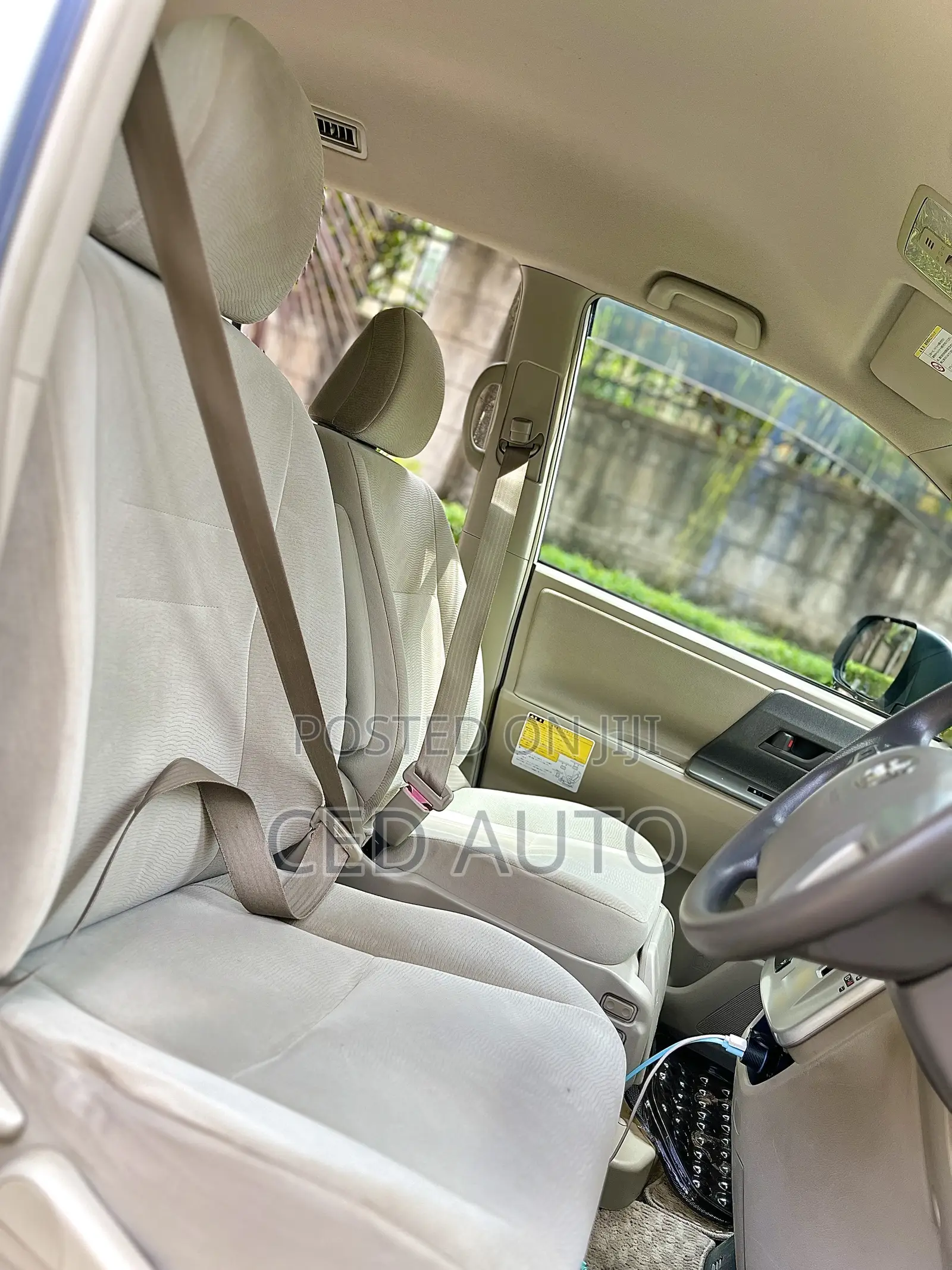 Toyota Noah 2011 White