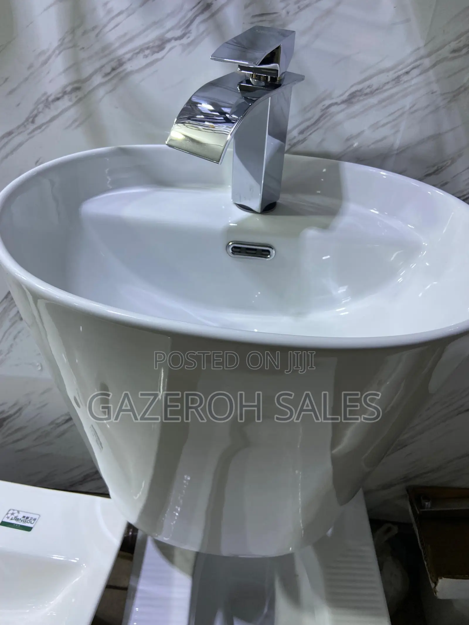 Freestanding Wash Hand Basin With Built-in Pedestal