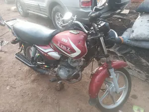 TVS HLX 125 2022 Red
