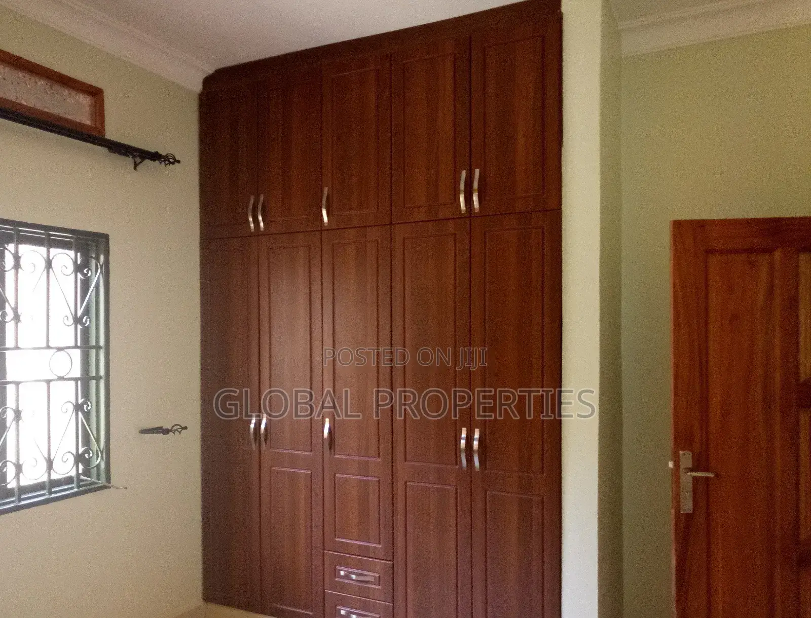 4bdrm Bungalow in Kyaliwajala, Central Division for rent