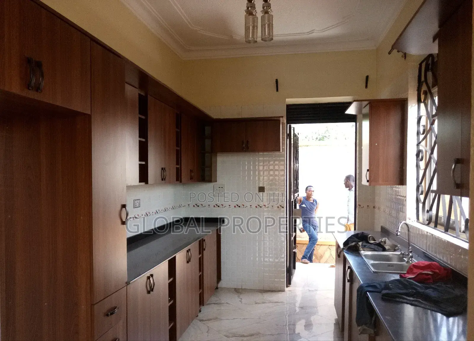 4bdrm Bungalow in Kyaliwajala, Central Division for rent