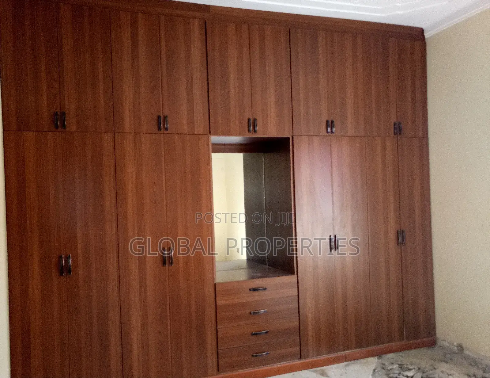 4bdrm Bungalow in Kyaliwajala, Central Division for rent